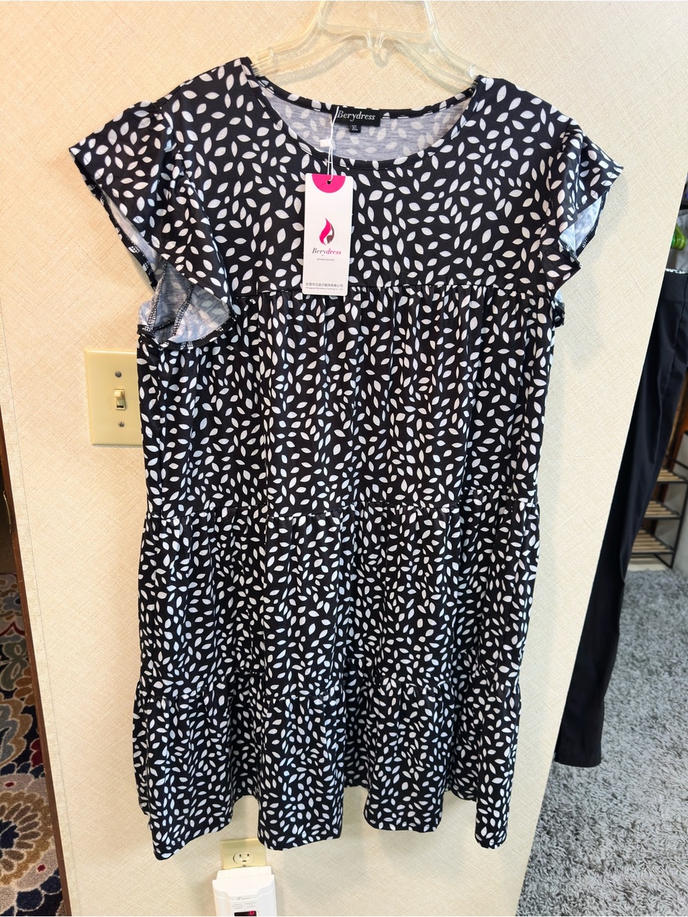 Berydress Black & White Leaf-Print Tiered Casual Dress